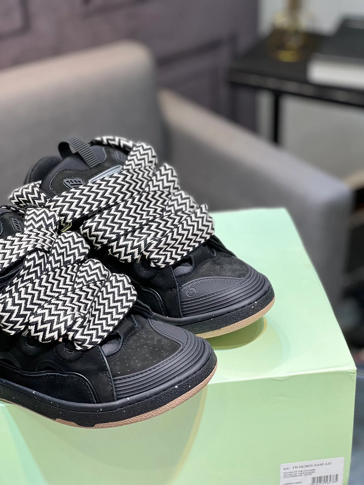 Men's men's shoes💰780 [LANVIN] Latest lace-up fashionable casual sneakers for couples High-quality CLAY couple series‼ ️ The latest trendy products of the season 🌈Many bloggers have planted grass and purchased the original open-mold customization. The upper and outsole are sewn with mark threads without edge sealing. Multiple material splicing combination design. Very versatile for fashionable and casual wear. Comfortable on the feet. Recommended for self-retention (upper cowhide + cow suede + breathable mesh) inner foot pad cowhide exclusive original open-mold clear logo rubber outsole ⚠️36-44 yards (45 custom-made)